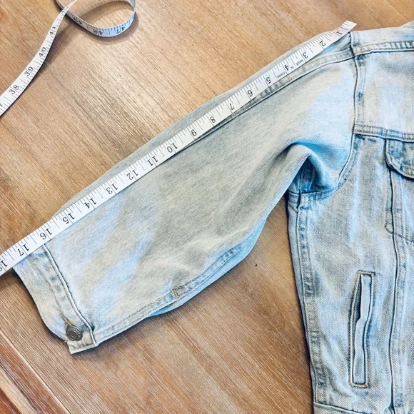 Gap Women’s Cropped Light Wash Denim Jacket, Size Small - Picture 12 of 13